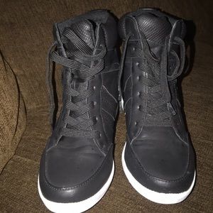 Black wedge sneakers
